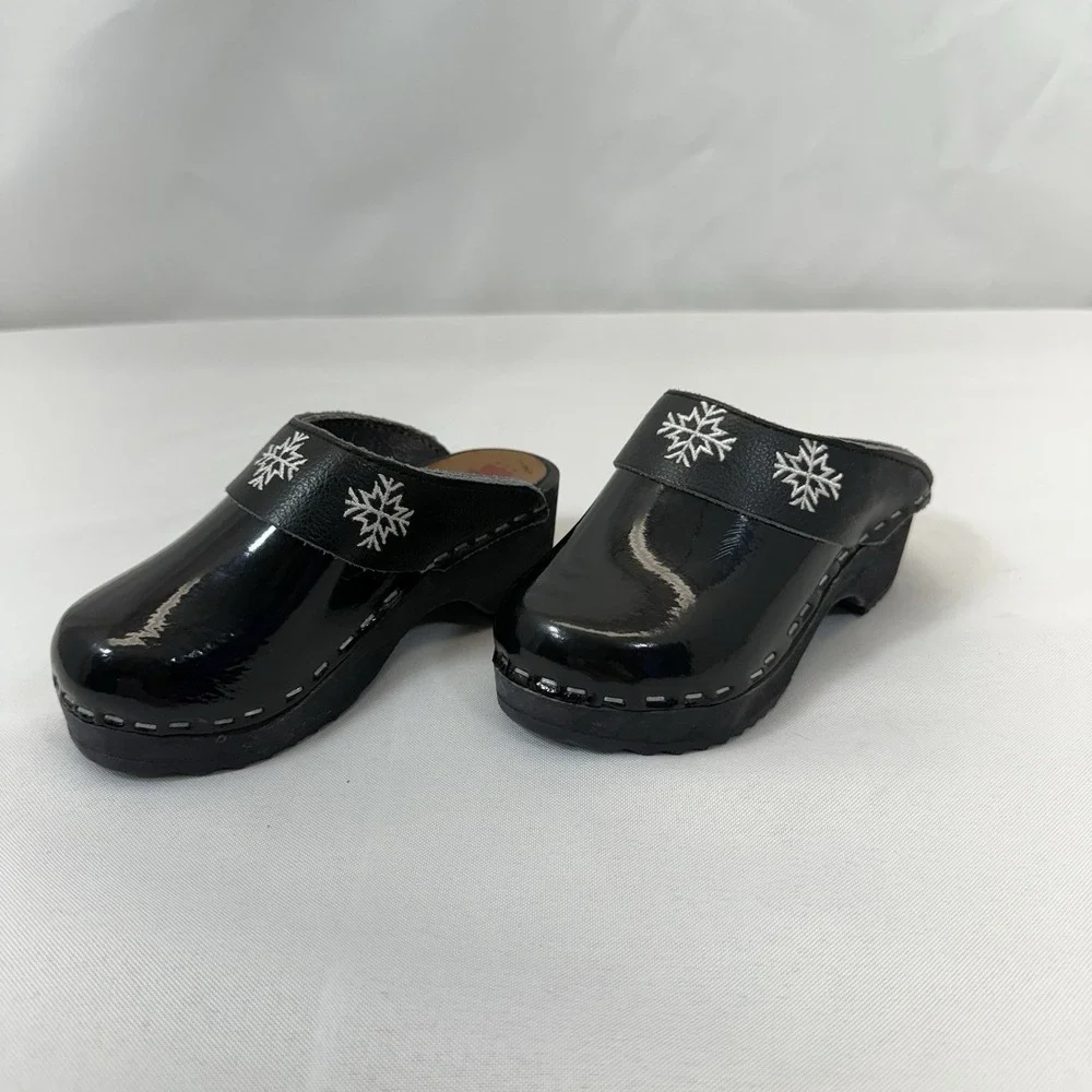 Hanna Andersson Toddler Clogs Black Patent Leather Snowflake EU 26 US 9.5-10‎